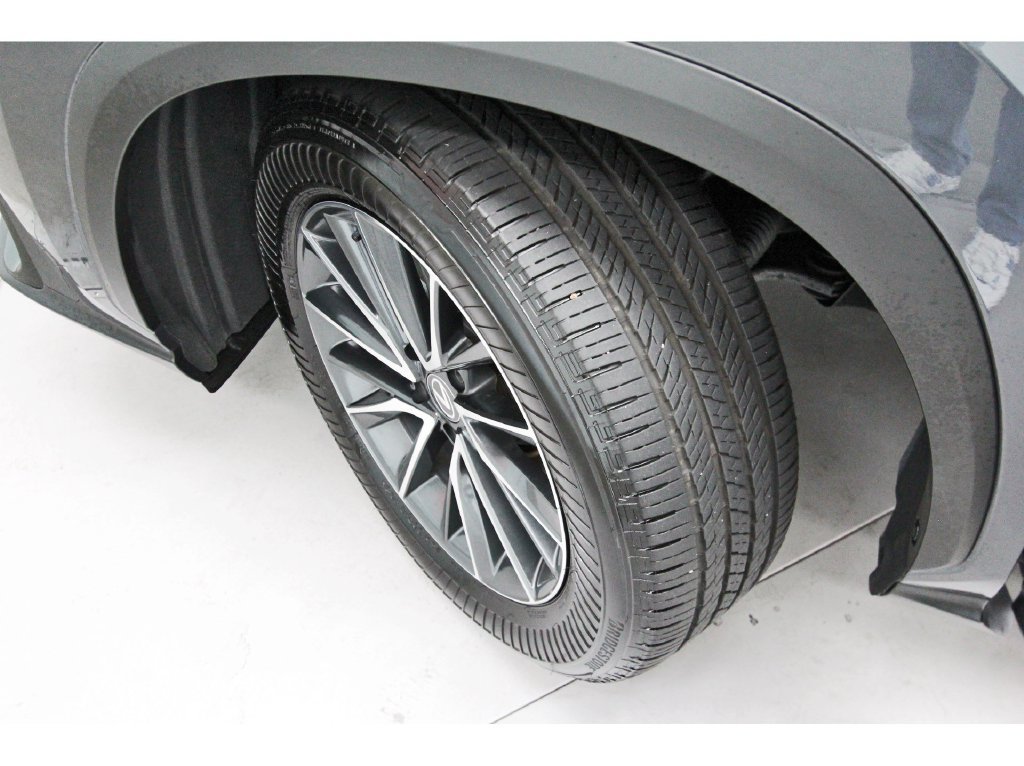 Used 2025 Lexus NX 250 FWD w/ Towing Package (2000 Lbs) image 7