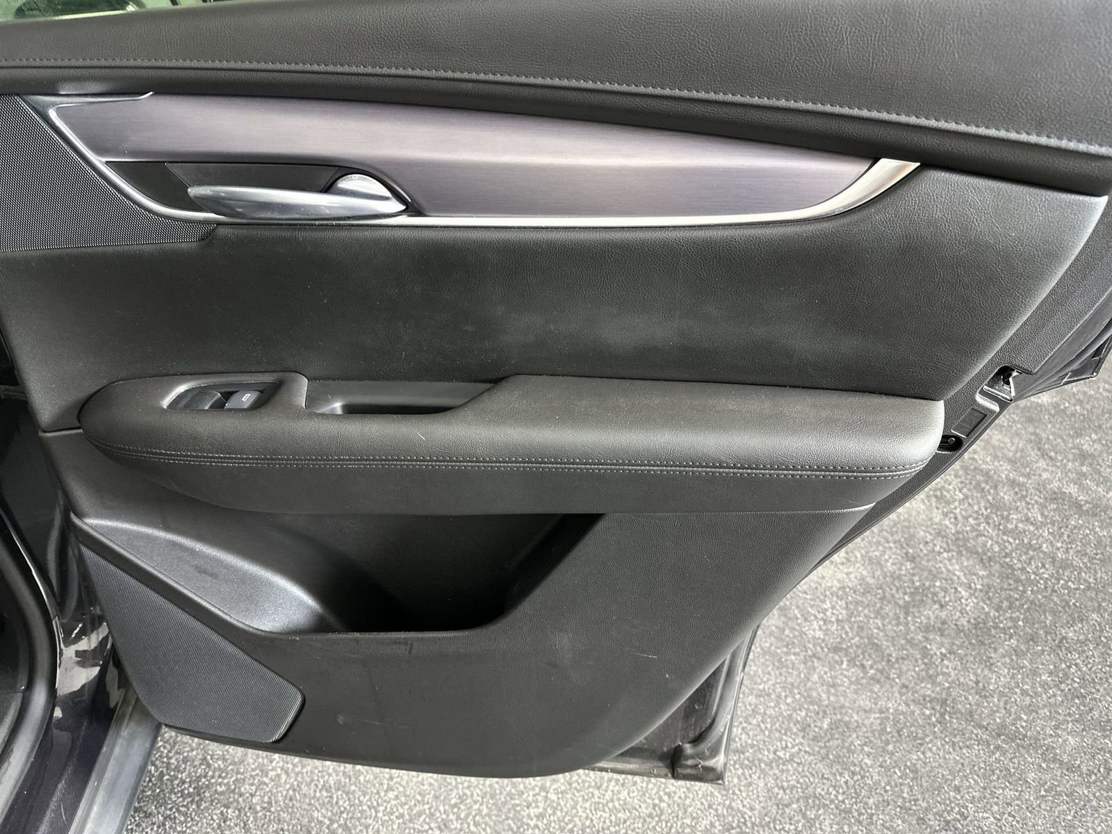 Used 2017 Cadillac XT5 Luxury w/ Driver Awareness Package image 31