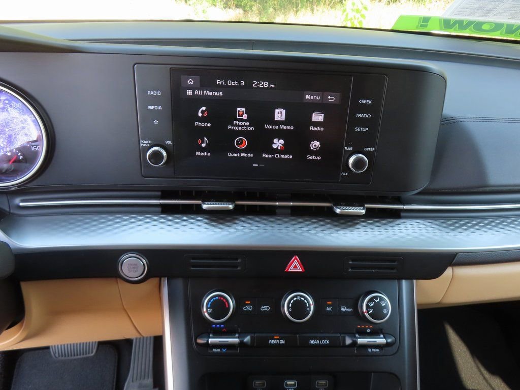Used 2024 Kia Carnival LX FWD image 19
