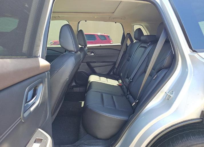 Used 2023 Nissan Rogue SV w/ SV Premium B Package FWD image 9