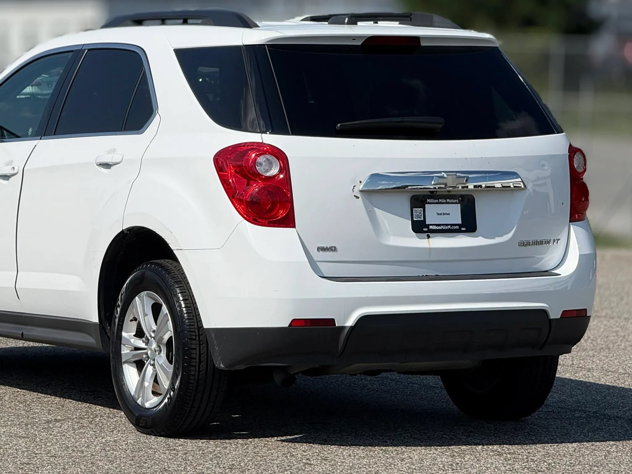Used 2015 Chevrolet Equinox LT w/ Driver Convenience Package AWD/4WD image 16
