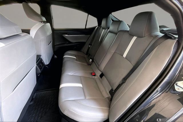 Used 2025 Toyota Camry SE w/ Multimedia Upgrade Package FWD image 19