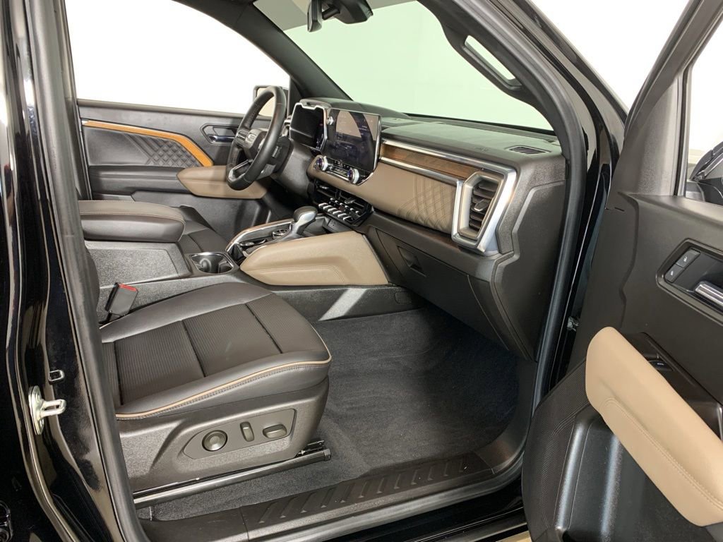 Used 2025 GMC Canyon Denali AWD/4WD image 39