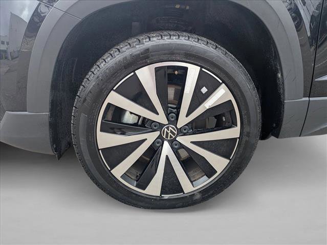 Used 2024 Volkswagen Taos SE image 23