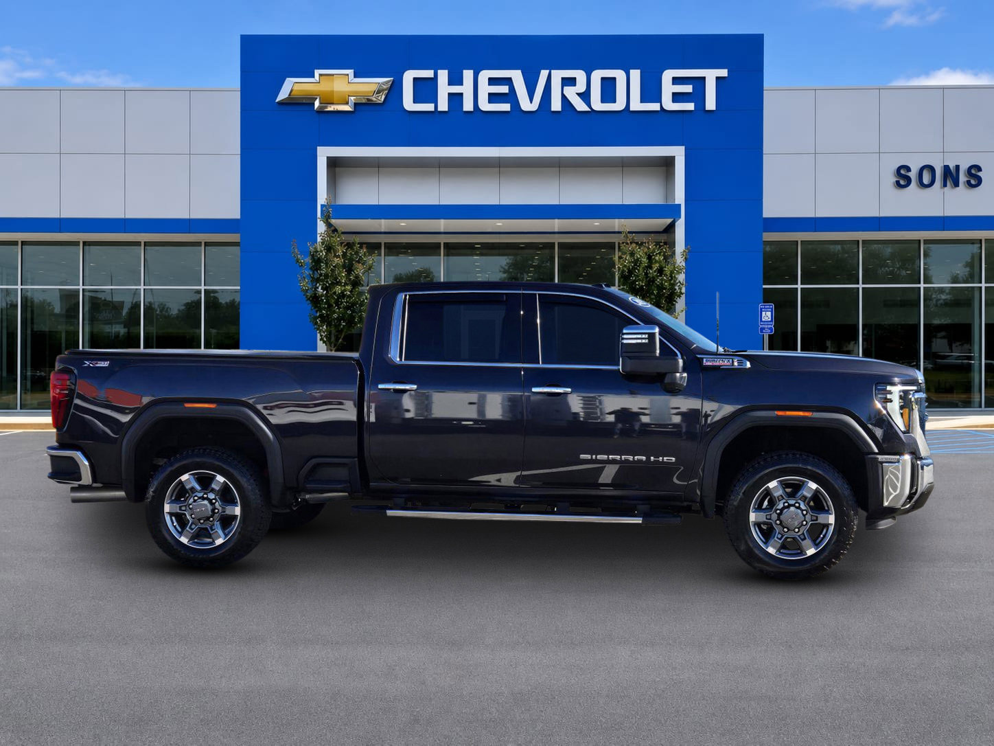 Certified 2025 GMC Sierra 2500 SLT w/ SLT Convenience Package AWD/4WD image 4