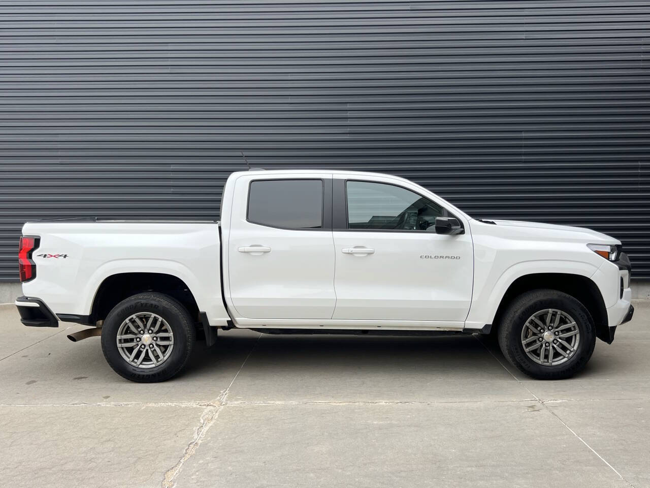 Used 2023 Chevrolet Colorado LT w/ LT Convenience Package AWD/4WD image 10