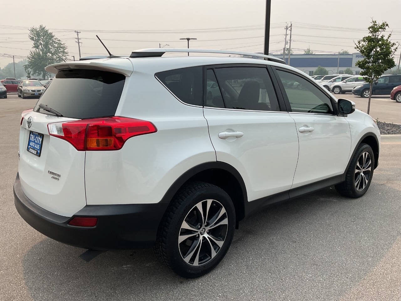 Used 2015 Toyota RAV4 Limited w/ Technology Package AWD/4WD image 7