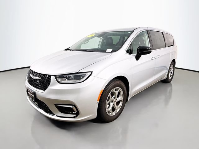 Used 2024 Chrysler Pacifica Limited FWD image 3