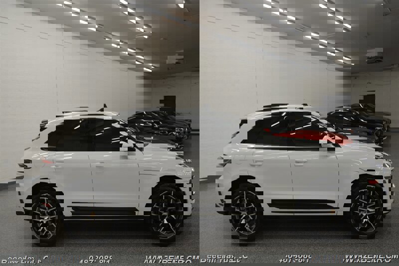 Used 2023 Porsche Macan image 8