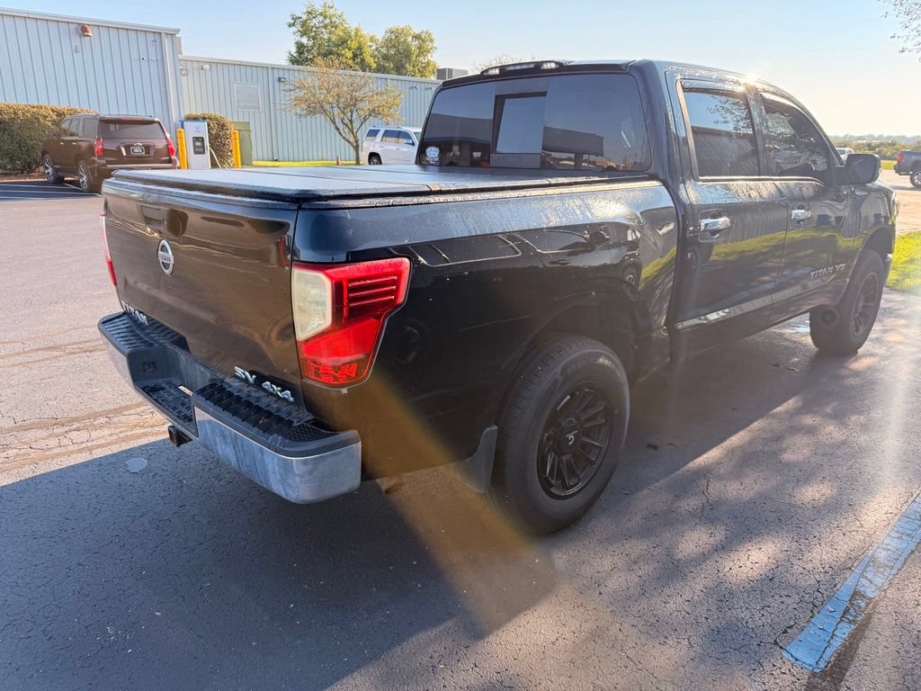Used 2018 Nissan Titan 4x4 Crew Cab image 2