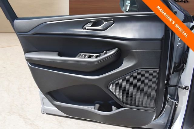 New 2025 Jeep Grand Cherokee L Laredo w/ Luxury Tech Group I image 11