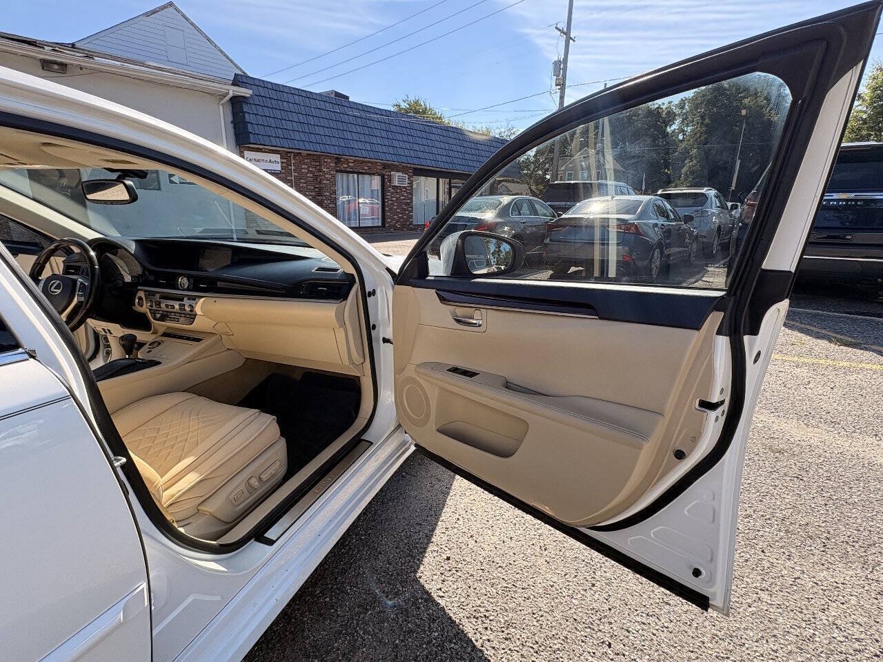 Used 2014 Lexus ES 350 w/ Luxury Package FWD image 20