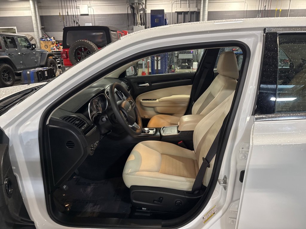 Certified 2023 Chrysler 300 Touring image 22