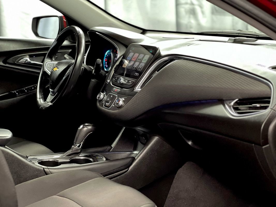 Used 2018 Chevrolet Malibu LT w/ Driver Confidence Package image 19