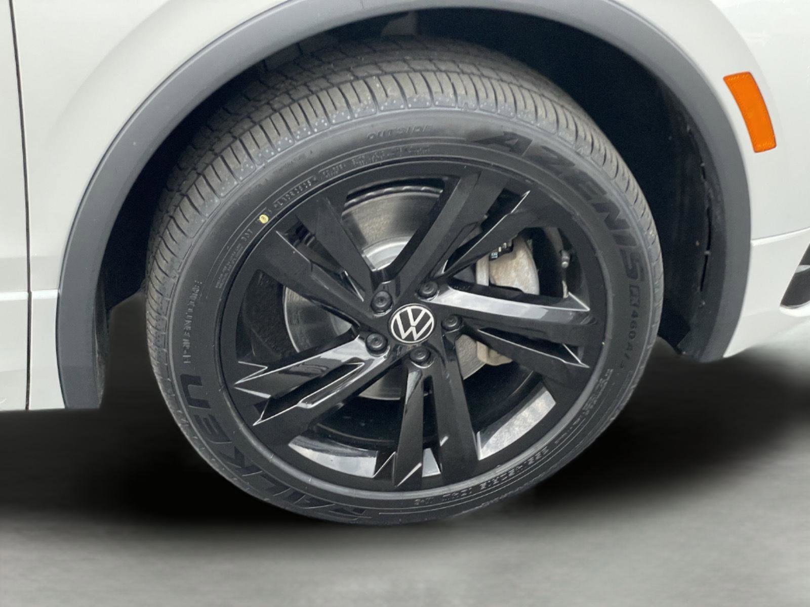 Used 2023 Volkswagen Tiguan SE R-Line AWD/4WD image 32