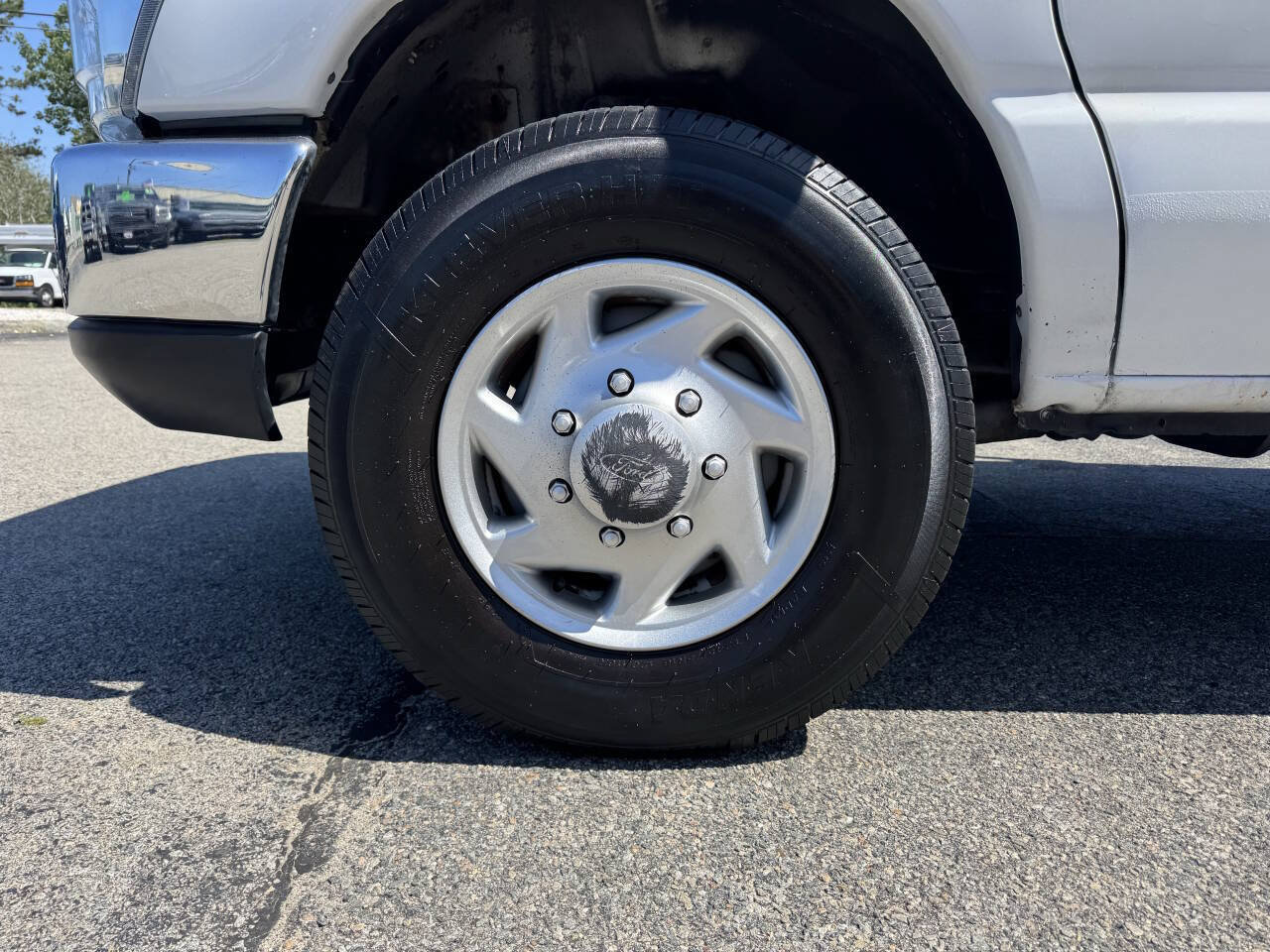 Used 2012 Ford E-250 and Econoline 250 w/ Commercial Cargo Van Pkg RWD image 4