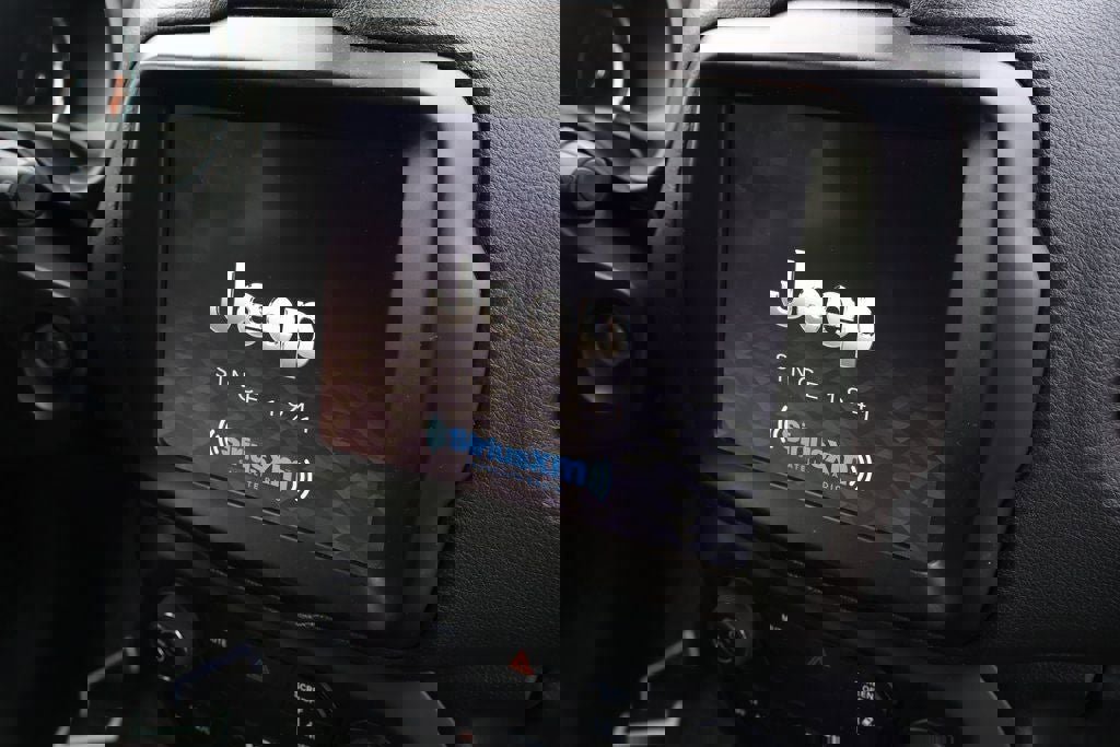 Used 2023 Jeep Renegade Trailhawk image 12