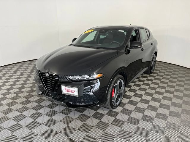 Used 2026 Alfa Romeo Tonale w/ Quick Order Package 23H Volce AWD/4WD image 3