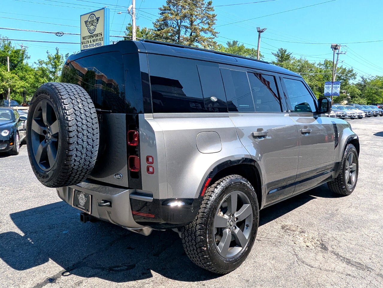 Used 2023 Land Rover Defender 110 X-Dynamic SE image 8