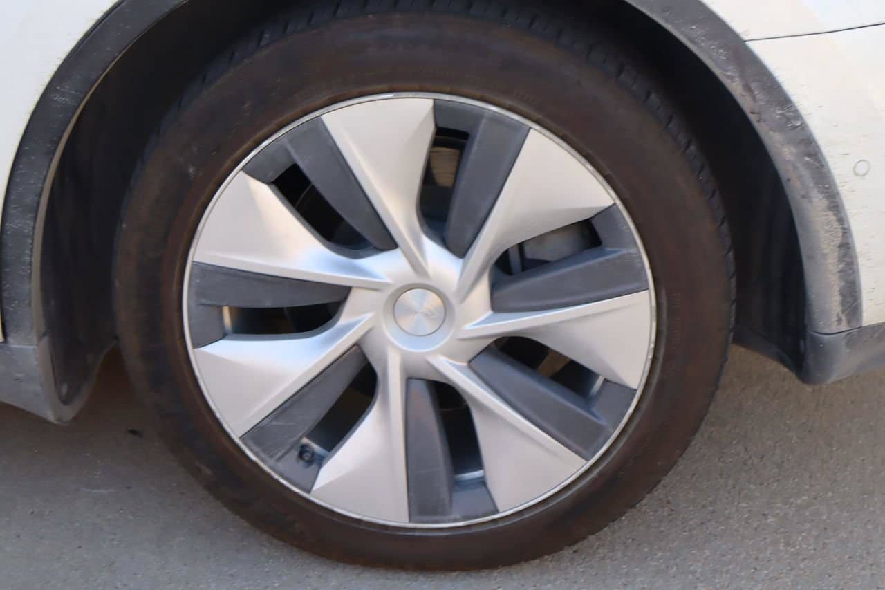 Used 2021 Tesla Model Y Long Range AWD/4WD image 23
