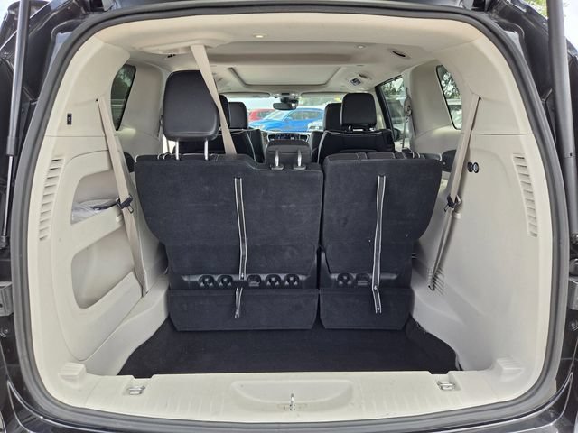 Used 2023 Chrysler Pacifica Limited FWD image 10