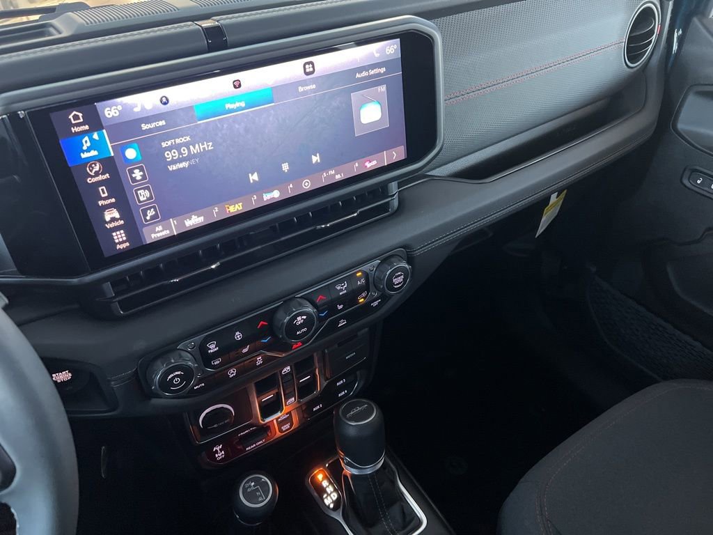 Used 2025 Jeep Gladiator Rubicon w/ Convenience Group image 25