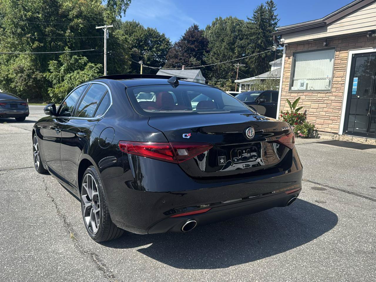 Used 2019 Alfa Romeo Giulia AWD w/ Cold Weather Package image 11