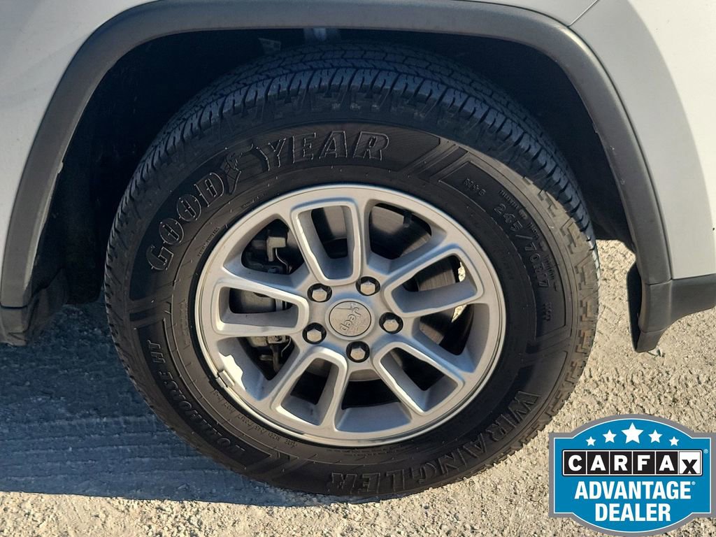 Used 2020 Jeep Grand Cherokee Laredo image 21