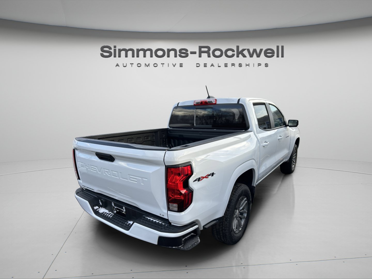 Used 2023 Chevrolet Colorado LT w/ LT Convenience Package II AWD/4WD image 4