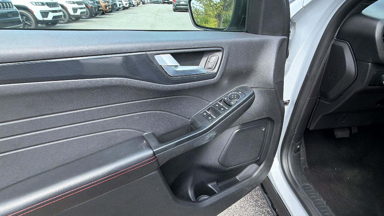 Used 2025 Ford Escape ST-Line FWD image 15