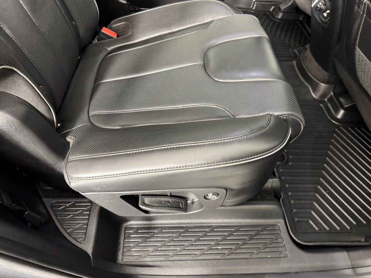 Used 2022 Hyundai Palisade Limited w/ Cargo Package image 31