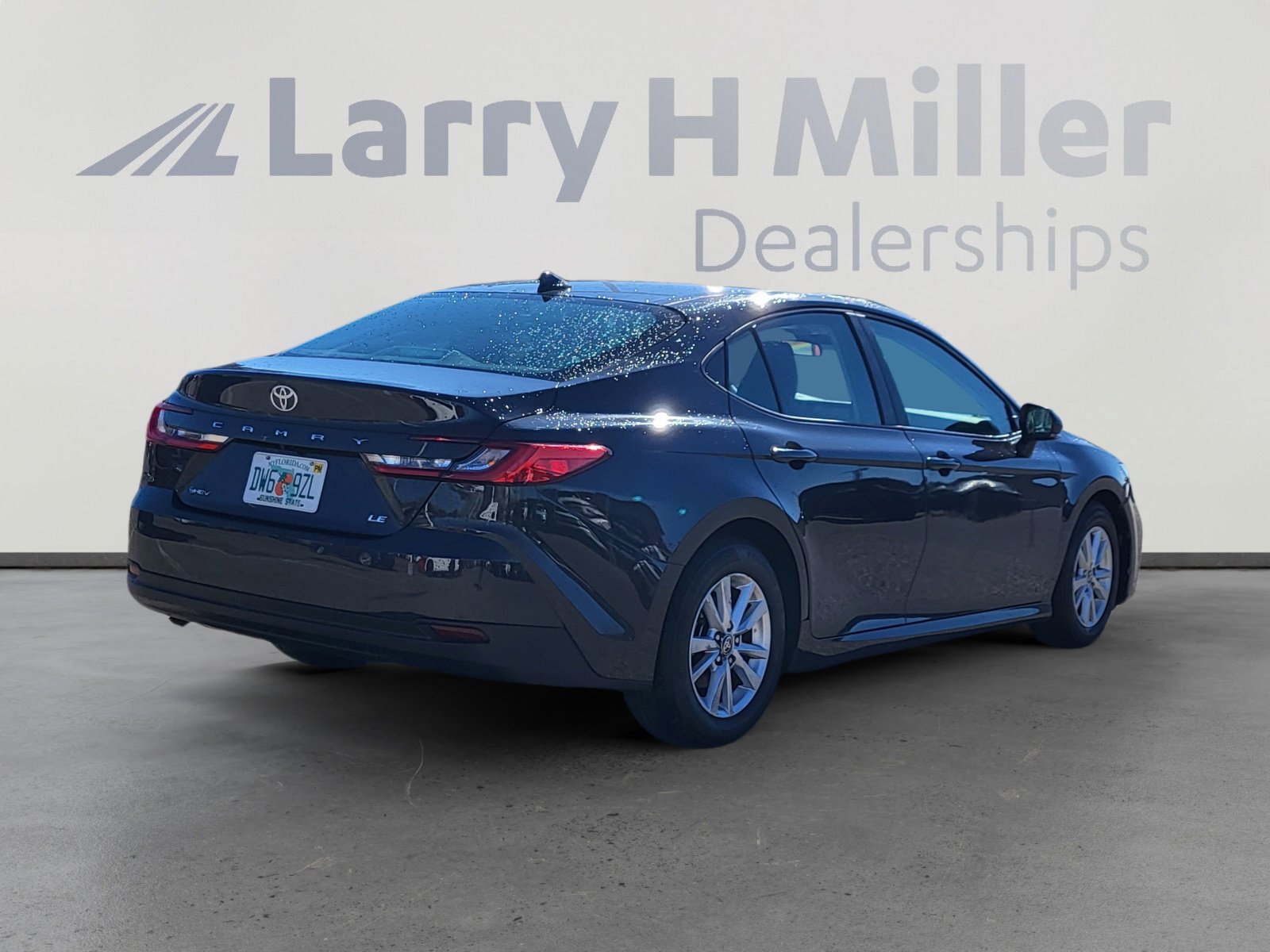 Used 2025 Toyota Camry LE image 5