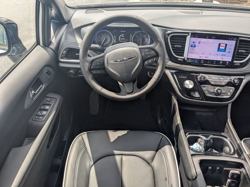 New 2026 Chrysler Pacifica Limited w/ S Appearance Package FWD image 16