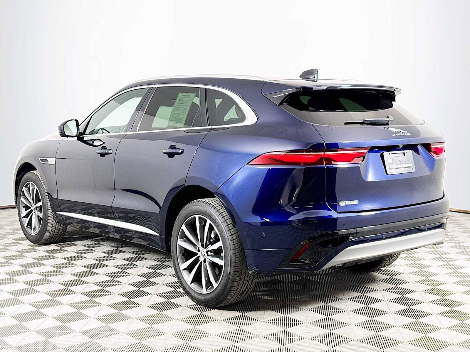 Used 2024 Jaguar F-PACE R-Dynamic S image 7