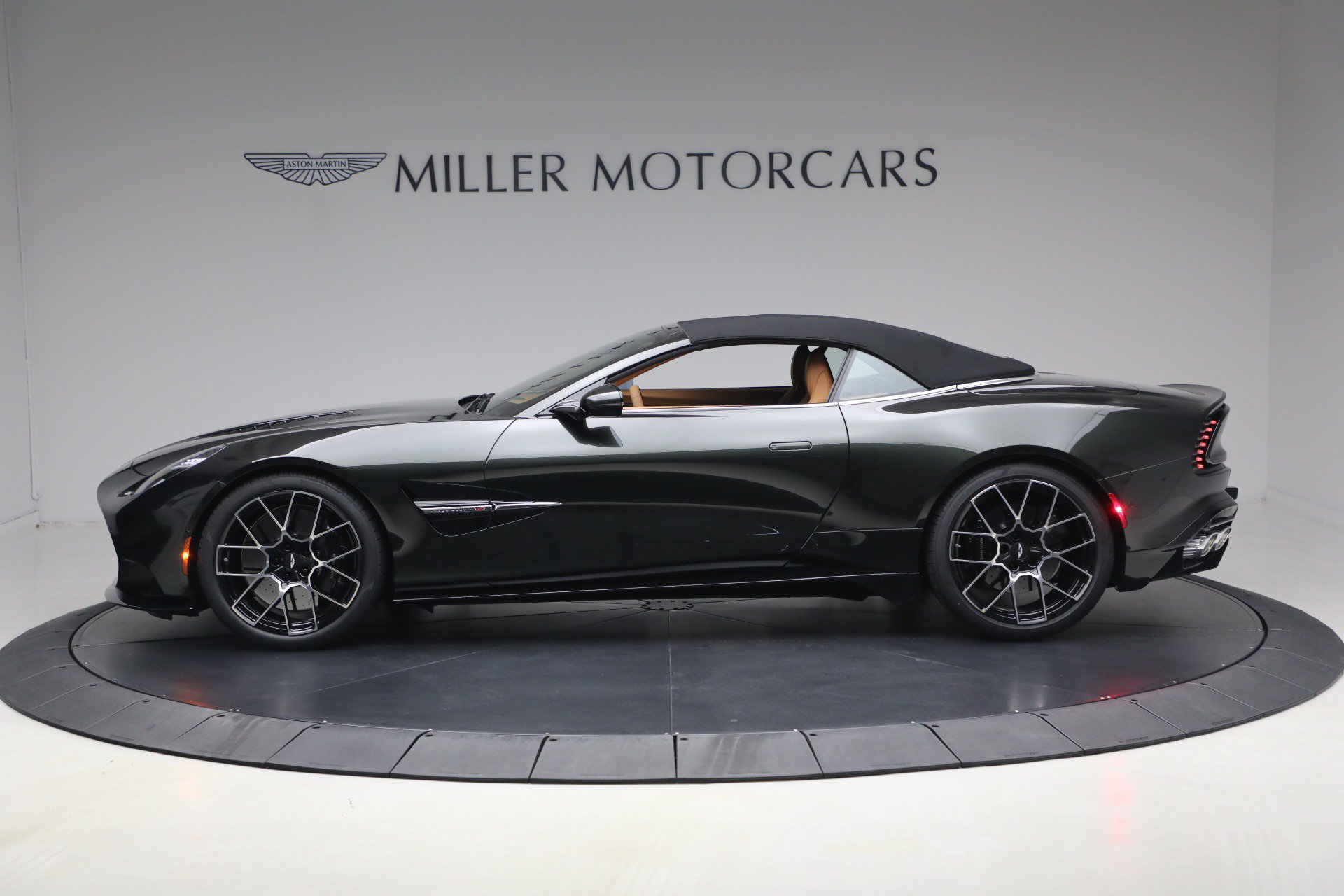 New 2026 Aston Martin Vanquish Convertible RWD image 15