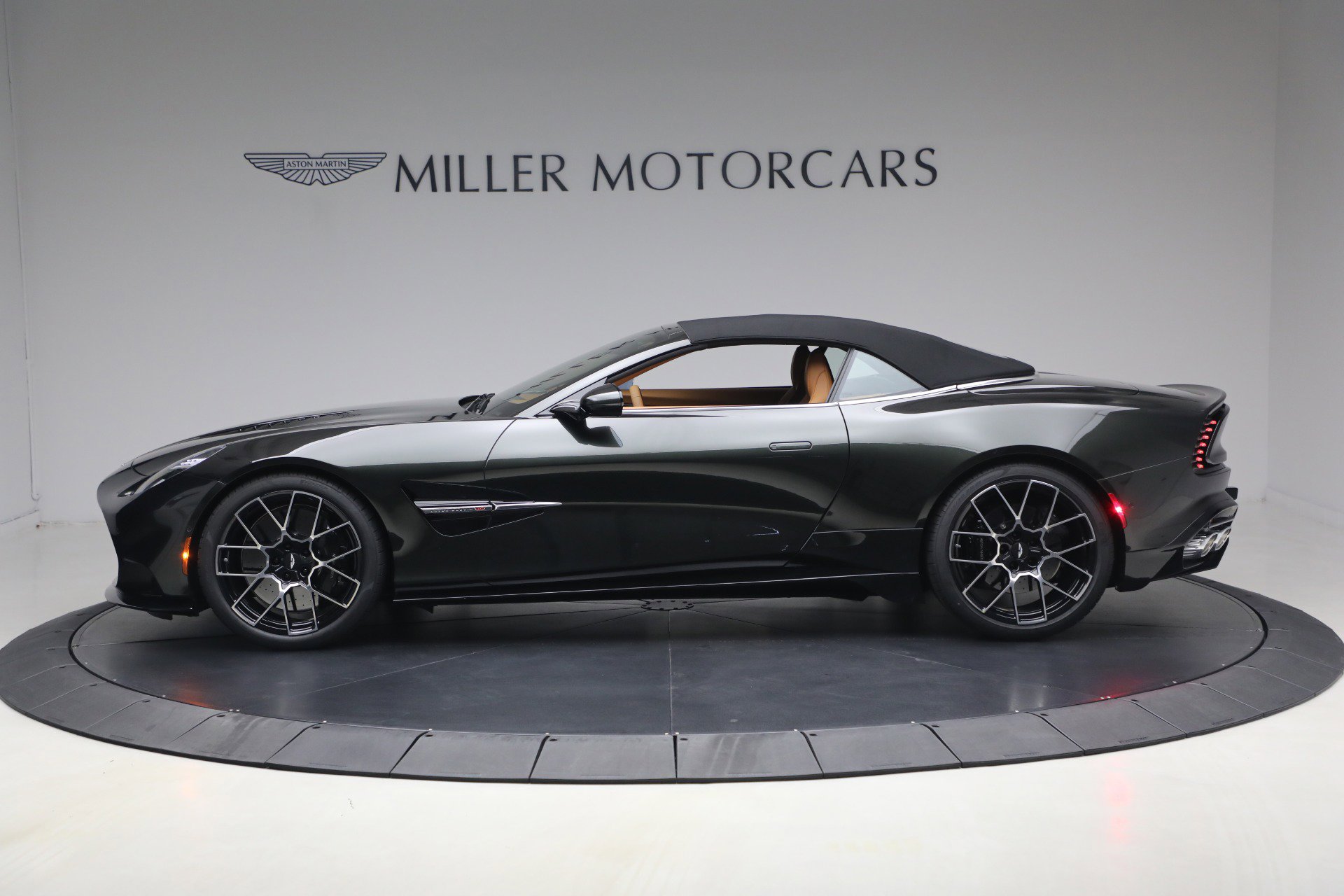 New 2026 Aston Martin Vanquish Volante image 15