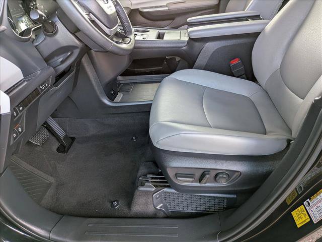 Certified 2026 Toyota Sienna XLE FWD image 15