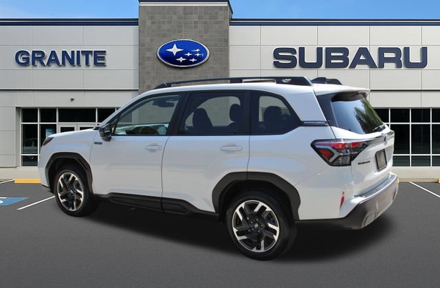 Used 2025 Subaru Forester Premium AWD/4WD image 8