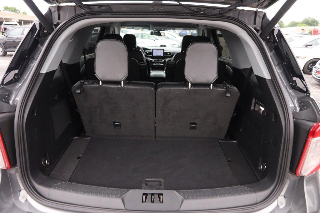 Used 2022 Ford Explorer Limited w/ Equipment Group 301A AWD/4WD image 7