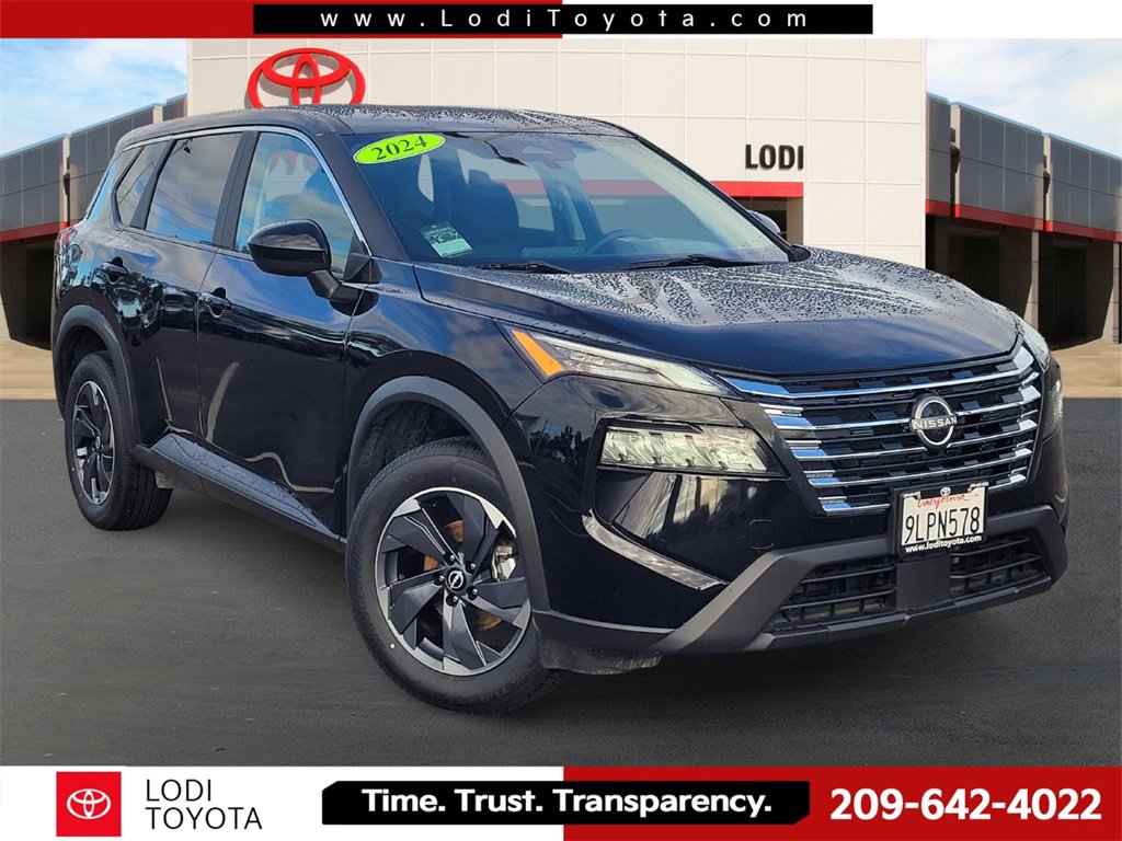 Used 2024 Nissan Rogue SV image 1