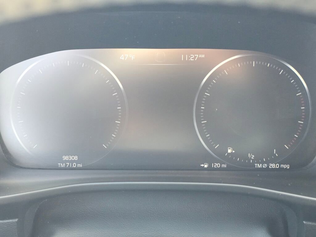 Used 2020 Volvo XC40 T5 Momentum w/ Protection Package image 25