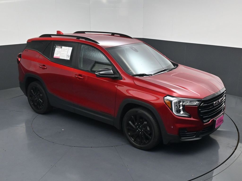Used 2024 GMC Terrain SLE w/ Driver Convenience Package image 16
