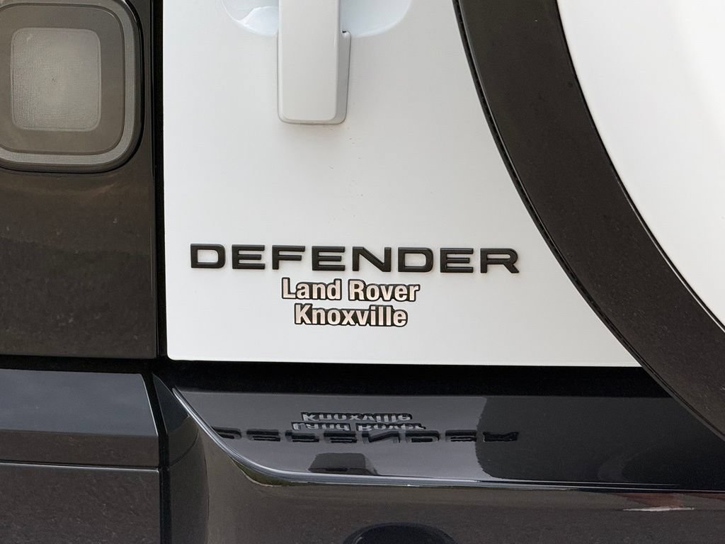 Certified 2026 Land Rover Defender 110 X-Dynamic SE AWD/4WD image 40