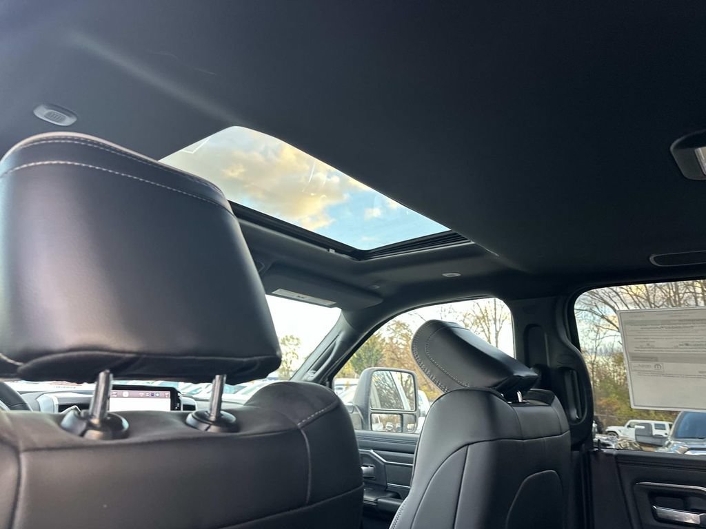 New 2026 RAM 2500 Laramie AWD/4WD image 10