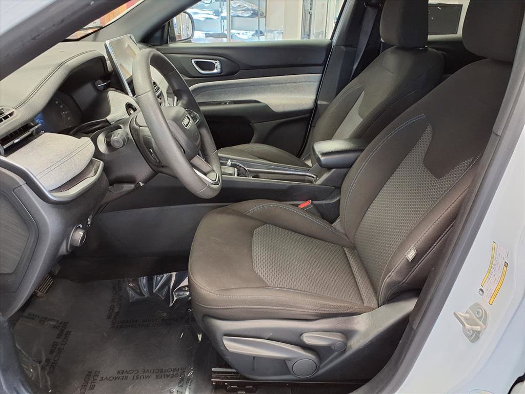 Used 2023 Jeep Compass Sport image 19