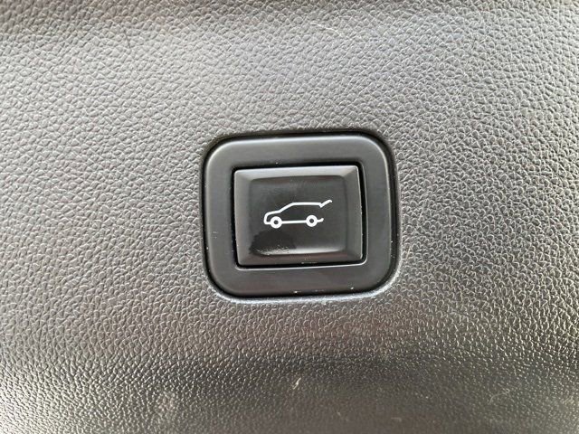 Used 2021 Chevrolet Tahoe RST w/ Luxury Package image 19