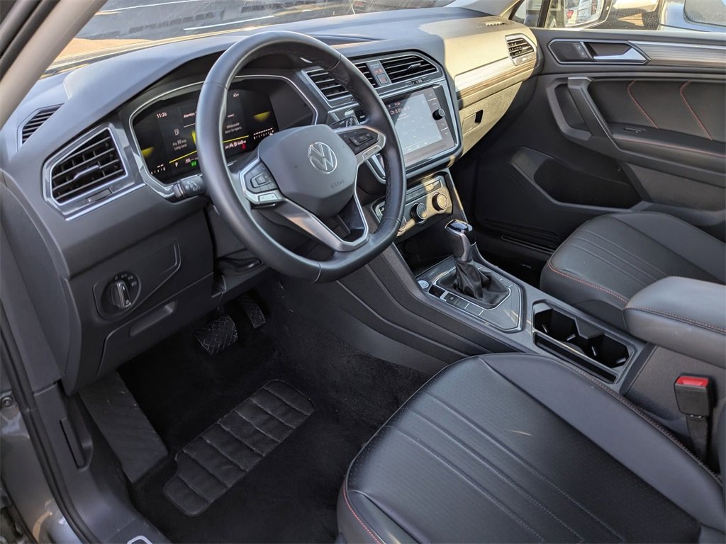 Used 2024 Volkswagen Tiguan SE image 17