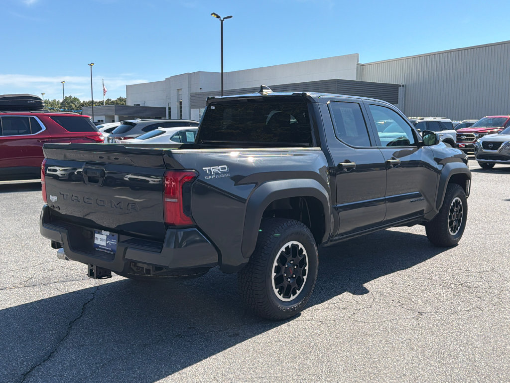 Used 2025 Toyota Tacoma TRD Off-Road AWD/4WD image 7