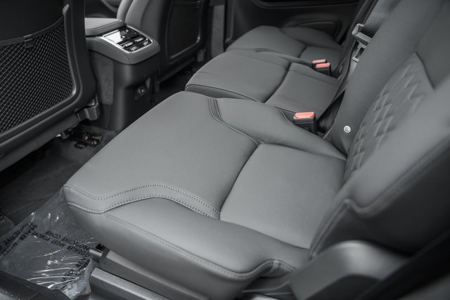 New 2026 Volvo XC90 B6 Plus w/ Protection Package Premier image 32