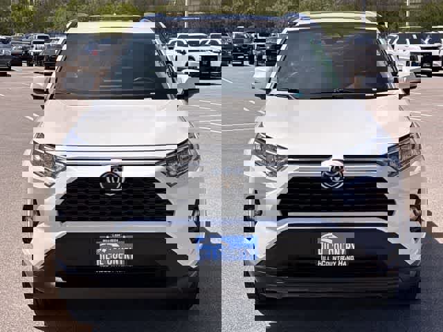 Used 2021 Toyota RAV4 XLE Premium image 9